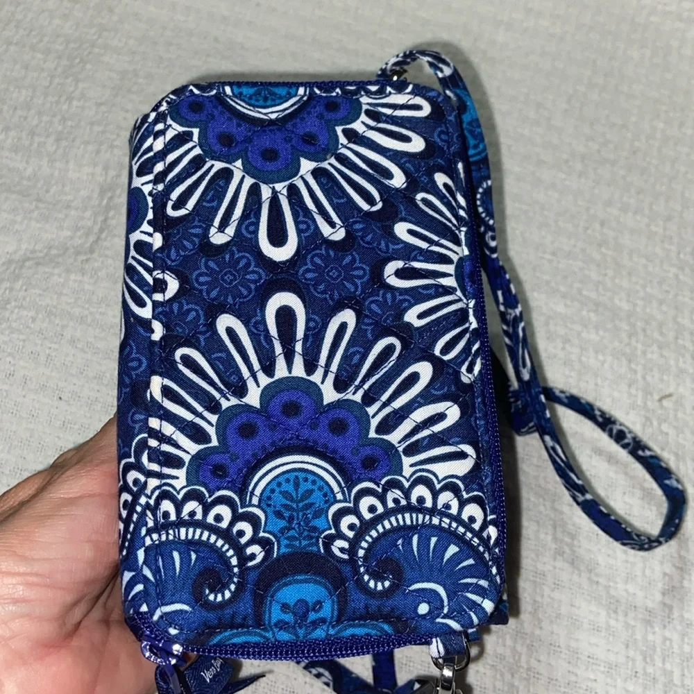 Like new Vera Bradley floral 3-in-1 Crossbody
